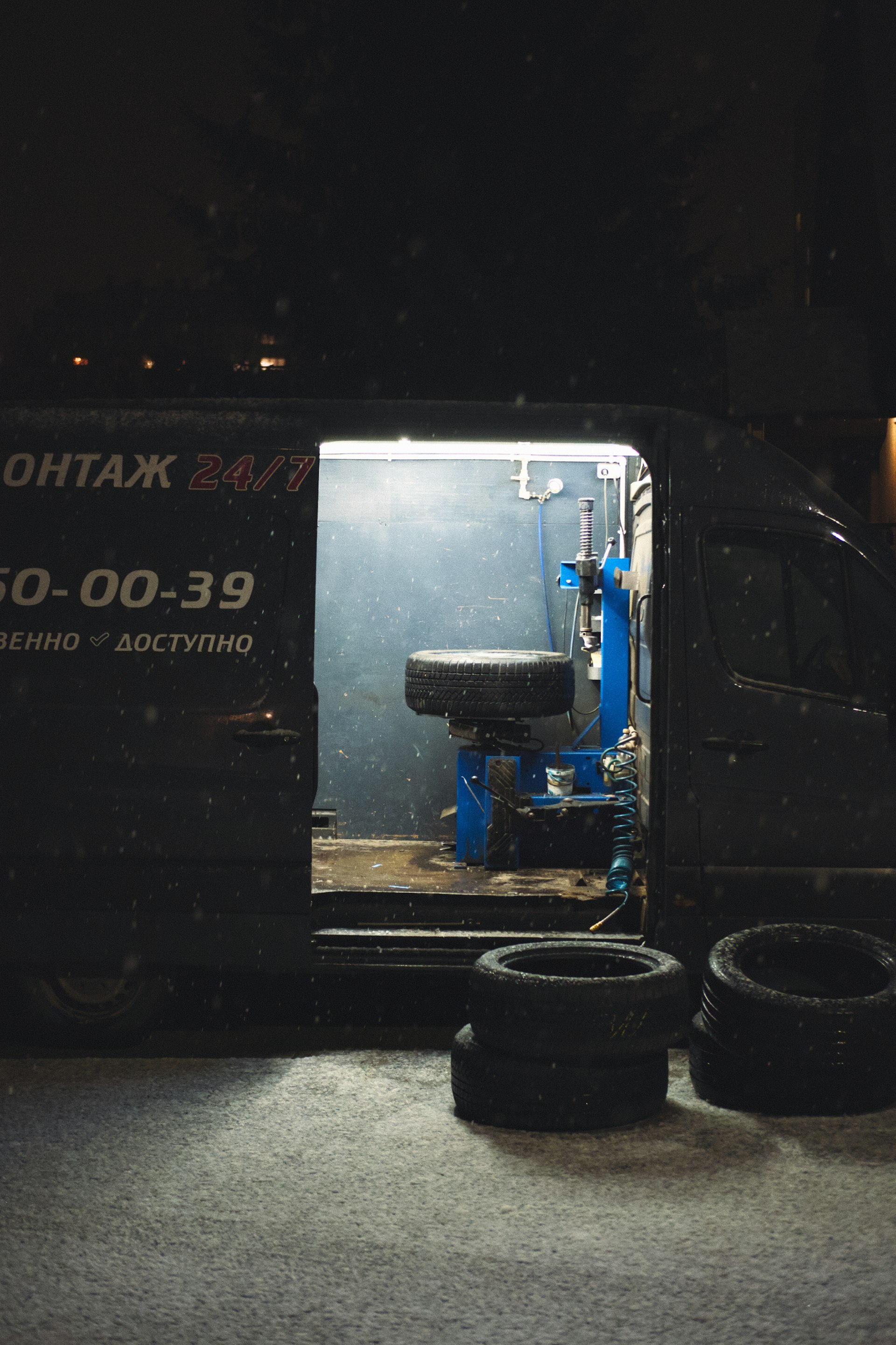 Mobilna wulkanizacja Warszawa — wymiana opony z dojazdem do klienta
